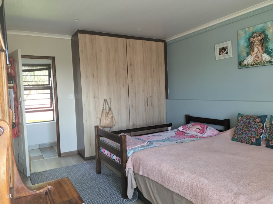 5 Bedroom Property for Sale in Fraaiuitsig Western Cape